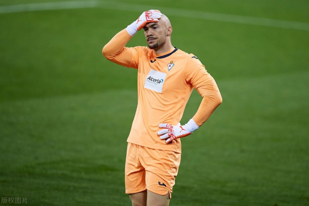 开云中国-东契奇现场观战皇马篮球比赛