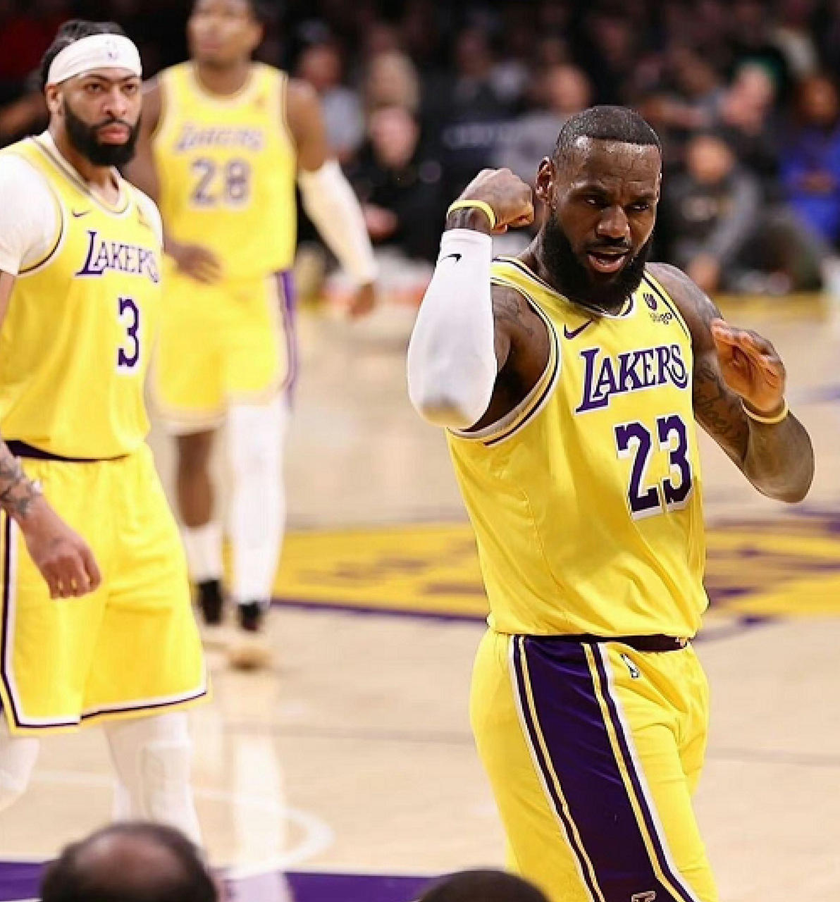 开云中国-浓眉哥在美国队比赛中大胜门兴格拉德巴赫集结日外线爆发，媒体一致点评：C罗连续五场比赛得分超过失利