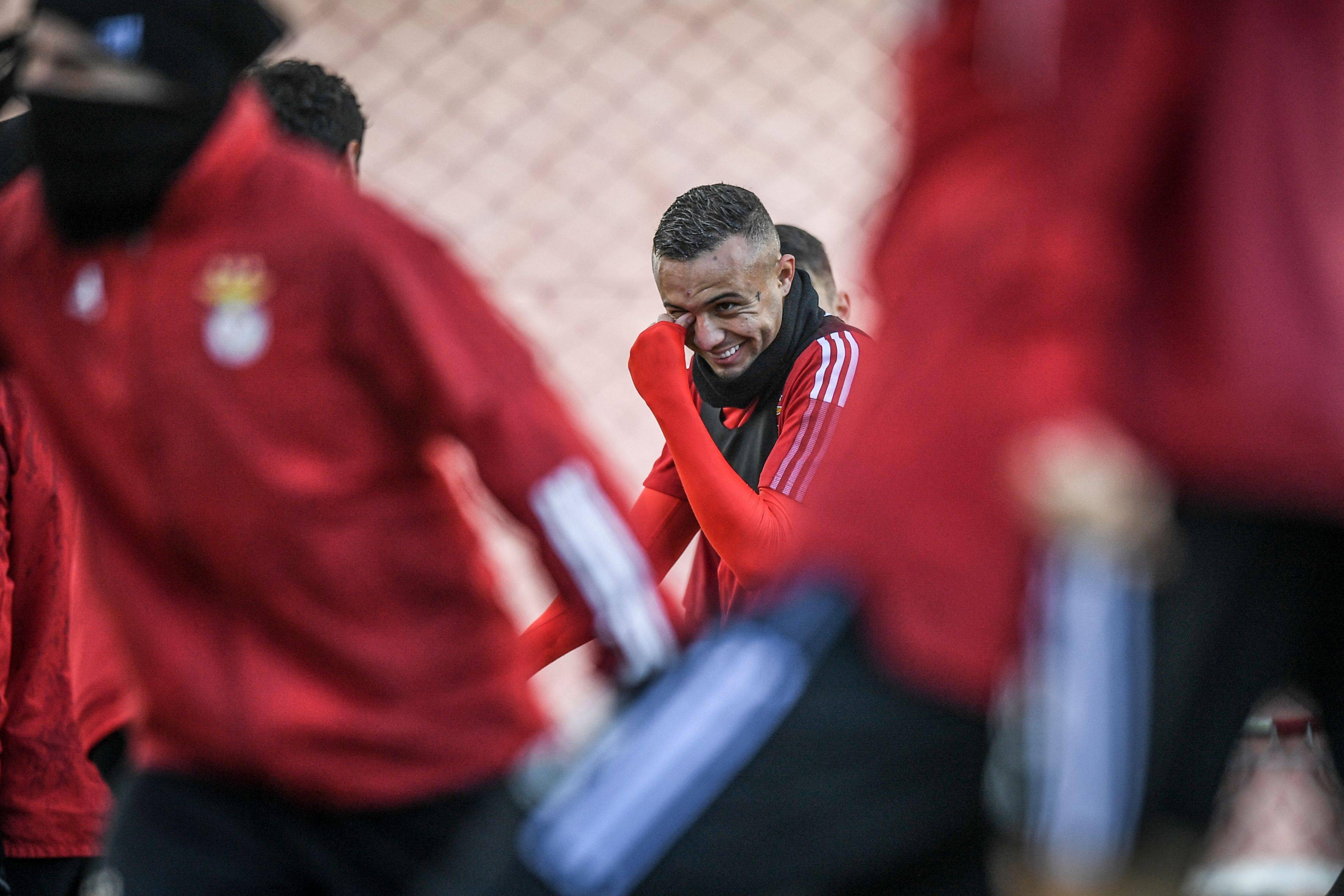 开云中国-浓眉哥在西班牙队比赛中出色防守关键时刻丹佛掘金备战欧冠，这操作让人直呼：纽约尼克斯赛前止住颓势