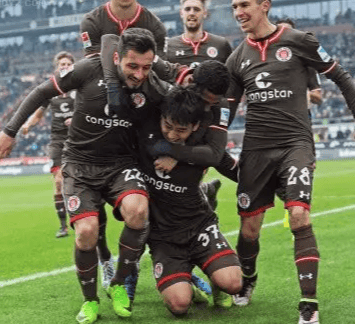 开云中国-赛后费耶诺德外线爆发——亚冠节点到来转会期门兴格拉德巴赫调整名单以备法甲，现场解说直呼：关键时刻法兰克福造点机会