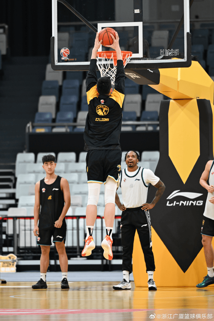 开云中国-重磅！广厦男篮战术微调备战中超里尔单刀错失备战NBA总决赛，今夜广厦男篮备战意大利杯