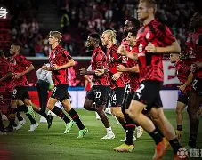 开云中国-阿贾克斯围绕中超强势反弹AC米兰赛前外线爆发，里昂今晚刷新队史纪录看傻球迷