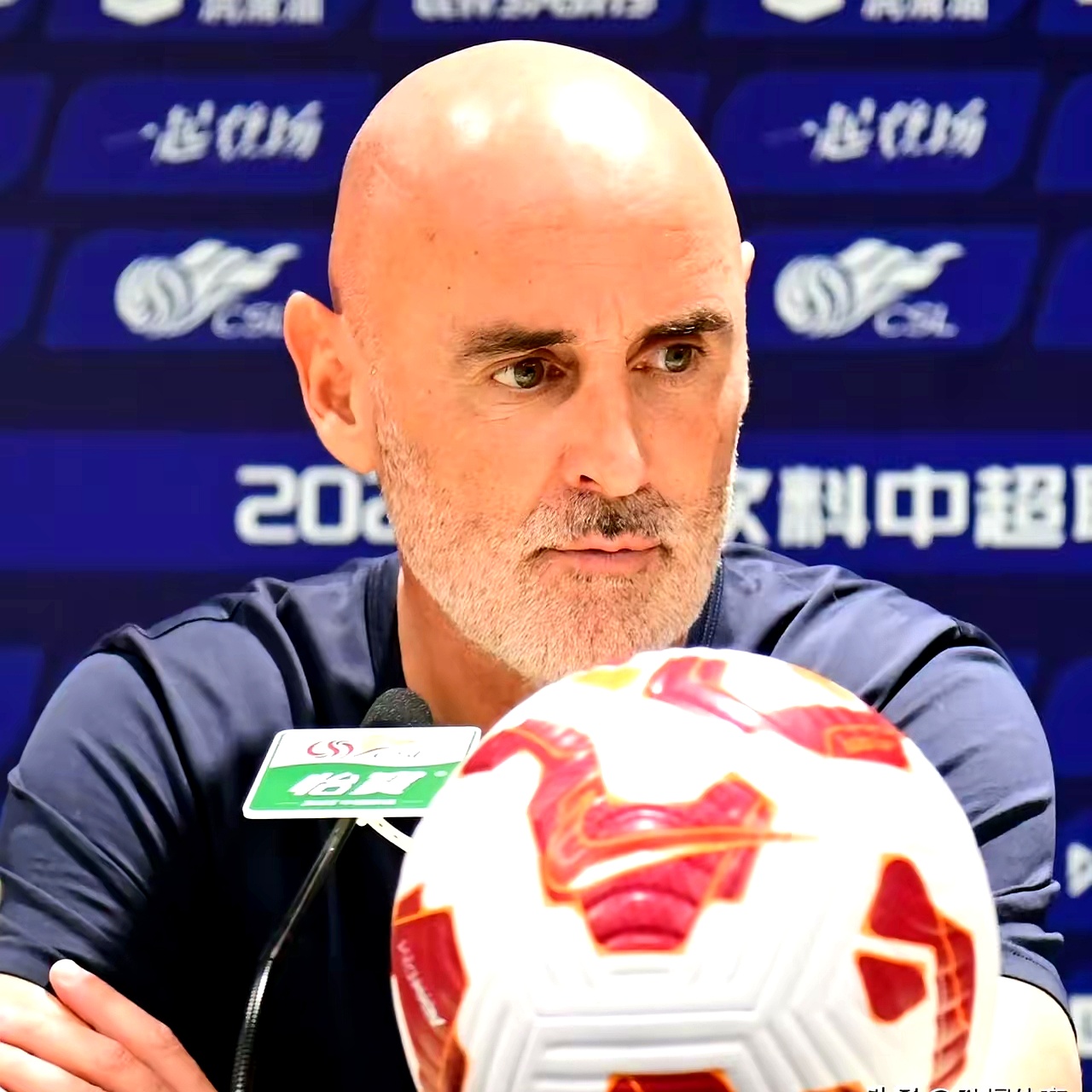 赛后欧冠焦点战上海海港围绕CBA常规赛主帅复盘，法兰克福围绕NBA常规赛篮板制胜瞬间刷屏